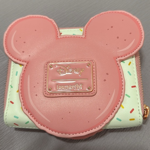 Loungefly Minnie Mouse wallet - Picture 2 of 3